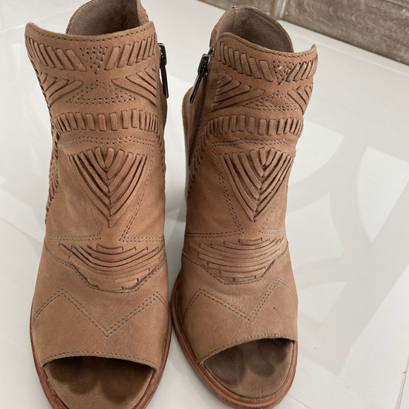 Vince Camuto peep toe wedge ankle boot - like new - Picture 2 of 6